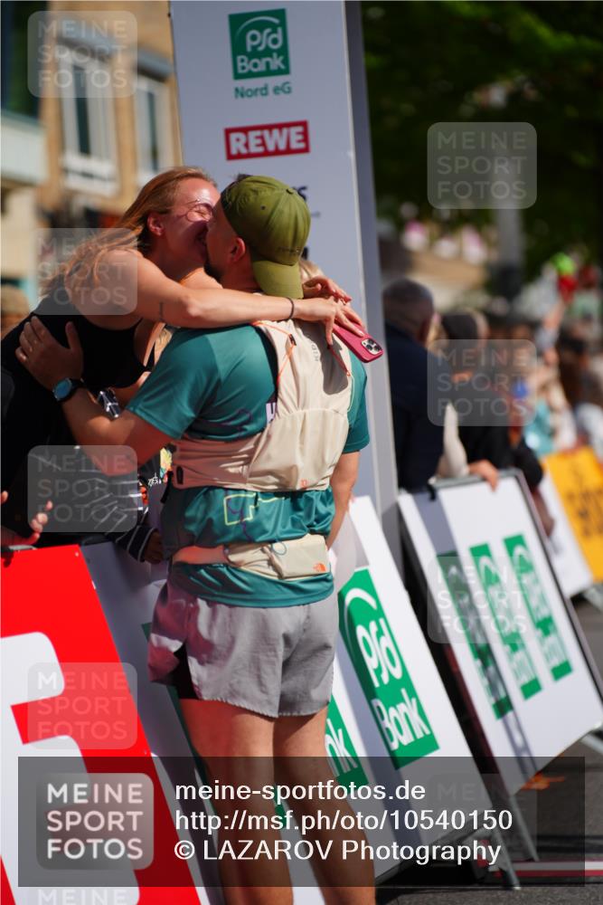 20.09.2026 - PSD Bank Halbmarathon LAZAROV Photography http://msf.ph/oto/10540150 20.09.2026 12:23:25 Ziel 2193, 2916, 4667 meine-sportfotos.de