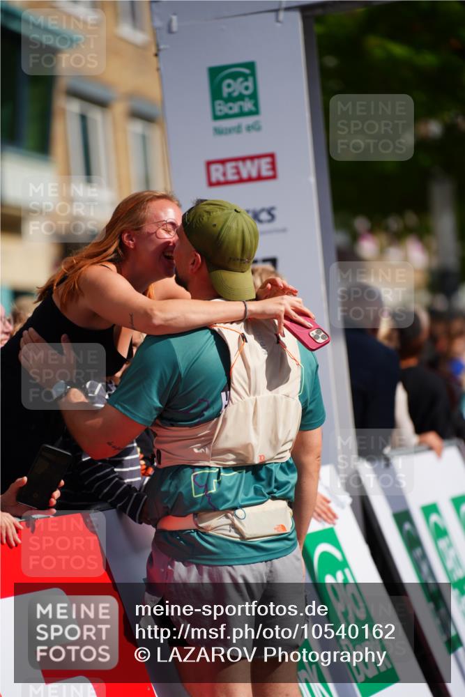 20.09.2026 - PSD Bank Halbmarathon LAZAROV Photography http://msf.ph/oto/10540162 20.09.2026 12:23:26 Ziel 2193, 2916, 4628, 4667 meine-sportfotos.de