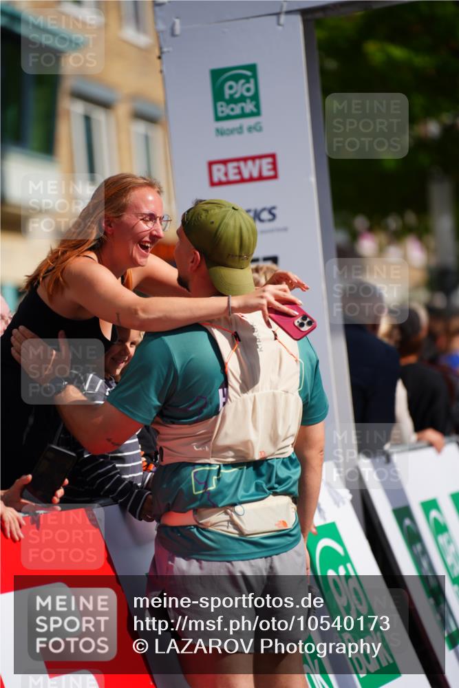 20.09.2026 - PSD Bank Halbmarathon LAZAROV Photography http://msf.ph/oto/10540173 20.09.2026 12:23:26 Ziel 2193, 2916, 4628, 4667 meine-sportfotos.de