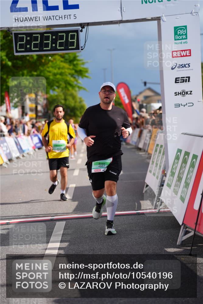 20.09.2026 - PSD Bank Halbmarathon LAZAROV Photography http://msf.ph/oto/10540196 20.09.2026 12:23:29 Ziel 1324, 2193, 3807, 4628, 4667 meine-sportfotos.de