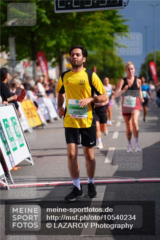 20.09.2026 - PSD Bank Halbmarathon LAZAROV Photography http://msf.ph/oto/10540234 20.09.2026 12:23:30 Ziel 1324, 2384, 3807, 4628, 4667 meine-sportfotos.de