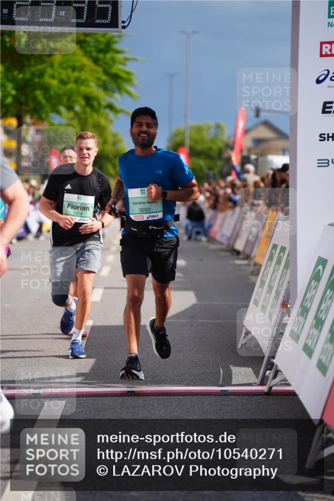 20.09.2026 - PSD Bank Halbmarathon LAZAROV Photography http://msf.ph/oto/10540271 20.09.2026 12:23:34 Ziel 1324, 1884, 2384, 2624, 3650, 3807, 3978, 4517, 4628, 4667 meine-sportfotos.de