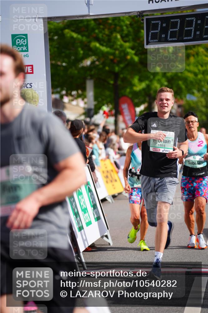 20.09.2026 - PSD Bank Halbmarathon LAZAROV Photography http://msf.ph/oto/10540282 20.09.2026 12:23:35 Ziel 1324, 1884, 2384, 2624, 3650, 3807, 3978, 4517, 4628, 4667 meine-sportfotos.de
