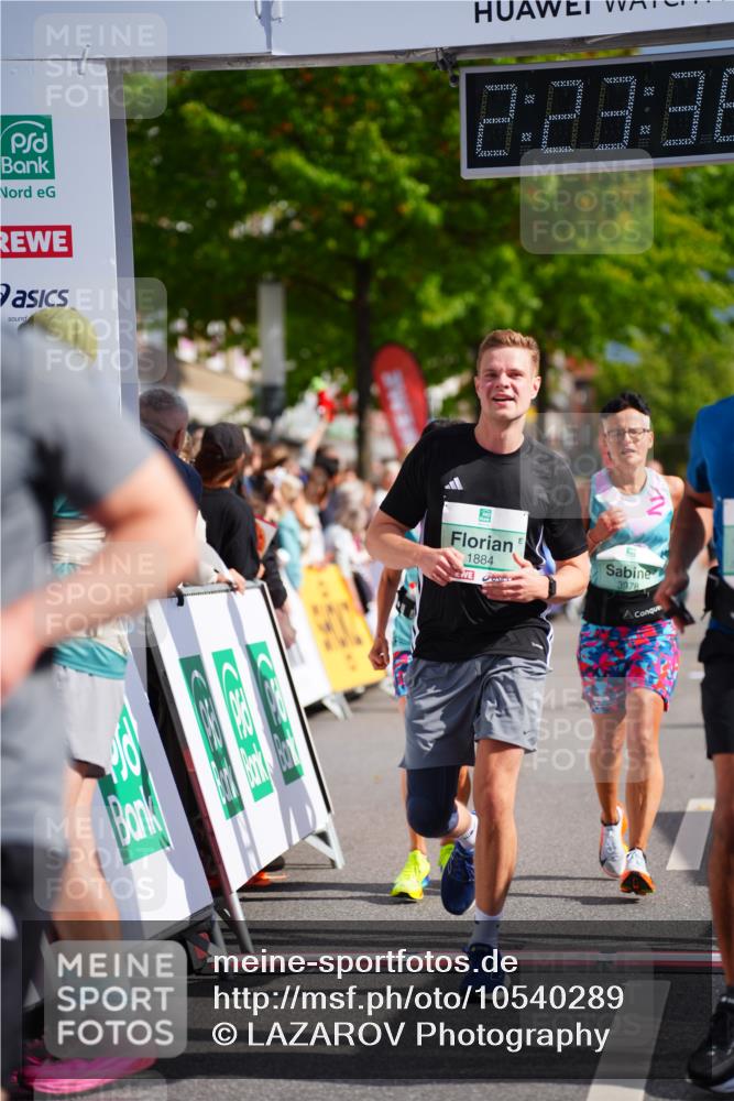 20.09.2026 - PSD Bank Halbmarathon LAZAROV Photography http://msf.ph/oto/10540289 20.09.2026 12:23:35 Ziel 1324, 1884, 2384, 2624, 3650, 3807, 3978, 4517, 4628, 4667 meine-sportfotos.de