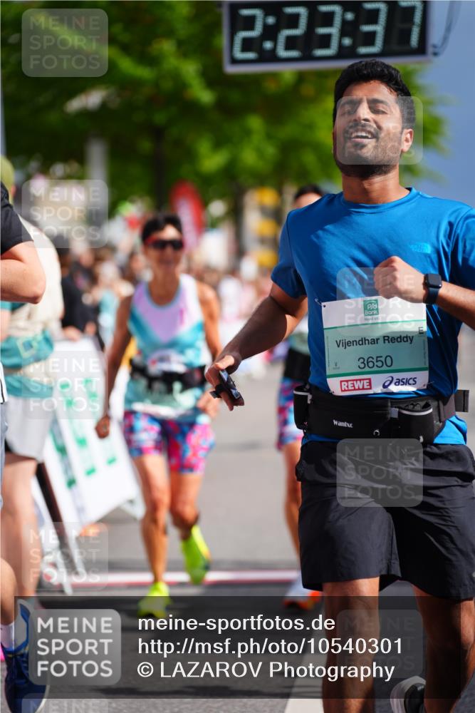 20.09.2026 - PSD Bank Halbmarathon LAZAROV Photography http://msf.ph/oto/10540301 20.09.2026 12:23:36 Ziel 1324, 1884, 2384, 2624, 3650, 3807, 3978, 4517, 4628, 4667 meine-sportfotos.de
