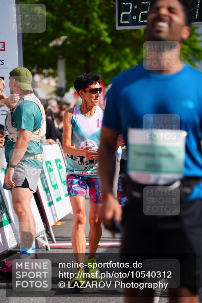 20.09.2026 - PSD Bank Halbmarathon LAZAROV Photography http://msf.ph/oto/10540312 20.09.2026 12:23:37 Ziel 1324, 1884, 2384, 2624, 3650, 3807, 3978, 4517, 4628 meine-sportfotos.de