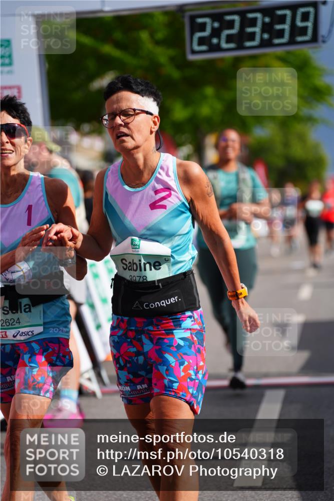 20.09.2026 - PSD Bank Halbmarathon LAZAROV Photography http://msf.ph/oto/10540318 20.09.2026 12:23:38 Ziel 1324, 1884, 2384, 2624, 3650, 3807, 3978, 4517, 4628 meine-sportfotos.de