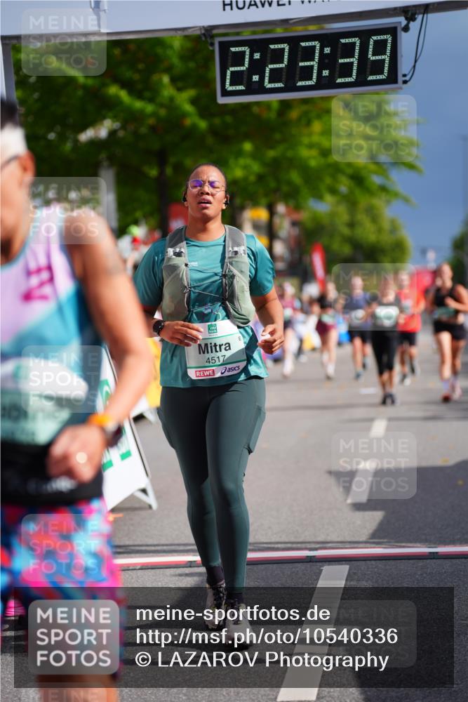 20.09.2026 - PSD Bank Halbmarathon LAZAROV Photography http://msf.ph/oto/10540336 20.09.2026 12:23:39 Ziel 1324, 1884, 2384, 2624, 3650, 3807, 3978, 4517 meine-sportfotos.de