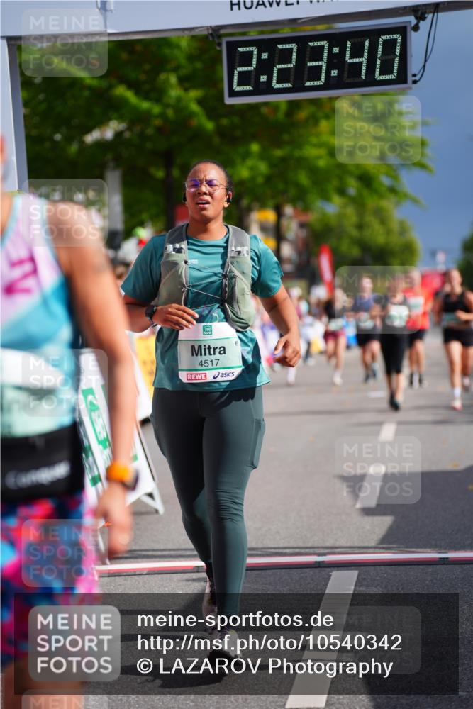 20.09.2026 - PSD Bank Halbmarathon LAZAROV Photography http://msf.ph/oto/10540342 20.09.2026 12:23:39 Ziel 1324, 1884, 2384, 2624, 3650, 3807, 3978, 4517 meine-sportfotos.de