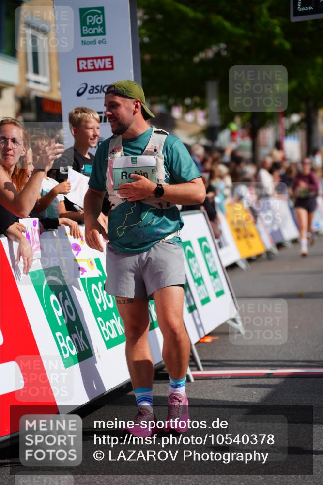 20.09.2026 - PSD Bank Halbmarathon LAZAROV Photography http://msf.ph/oto/10540378 20.09.2026 12:23:42 Ziel 1884, 1917, 1918, 2384, 2483, 2624, 3595, 3650, 3978, 4517 meine-sportfotos.de