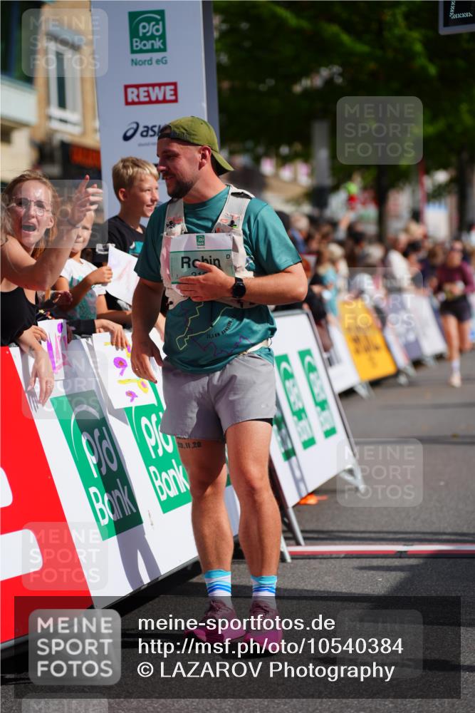 20.09.2026 - PSD Bank Halbmarathon LAZAROV Photography http://msf.ph/oto/10540384 20.09.2026 12:23:42 Ziel 1884, 1917, 1918, 2384, 2483, 2624, 3595, 3650, 3978, 4517 meine-sportfotos.de