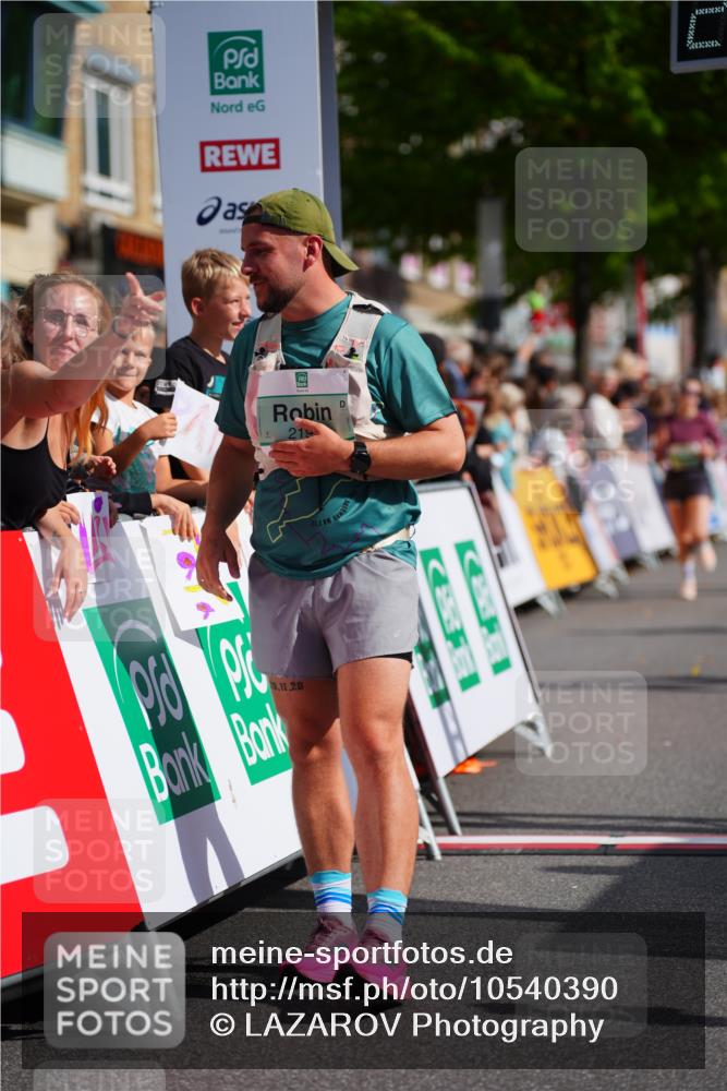 20.09.2026 - PSD Bank Halbmarathon LAZAROV Photography http://msf.ph/oto/10540390 20.09.2026 12:23:42 Ziel 1884, 1917, 1918, 2384, 2483, 2624, 3595, 3650, 3978, 4517 meine-sportfotos.de