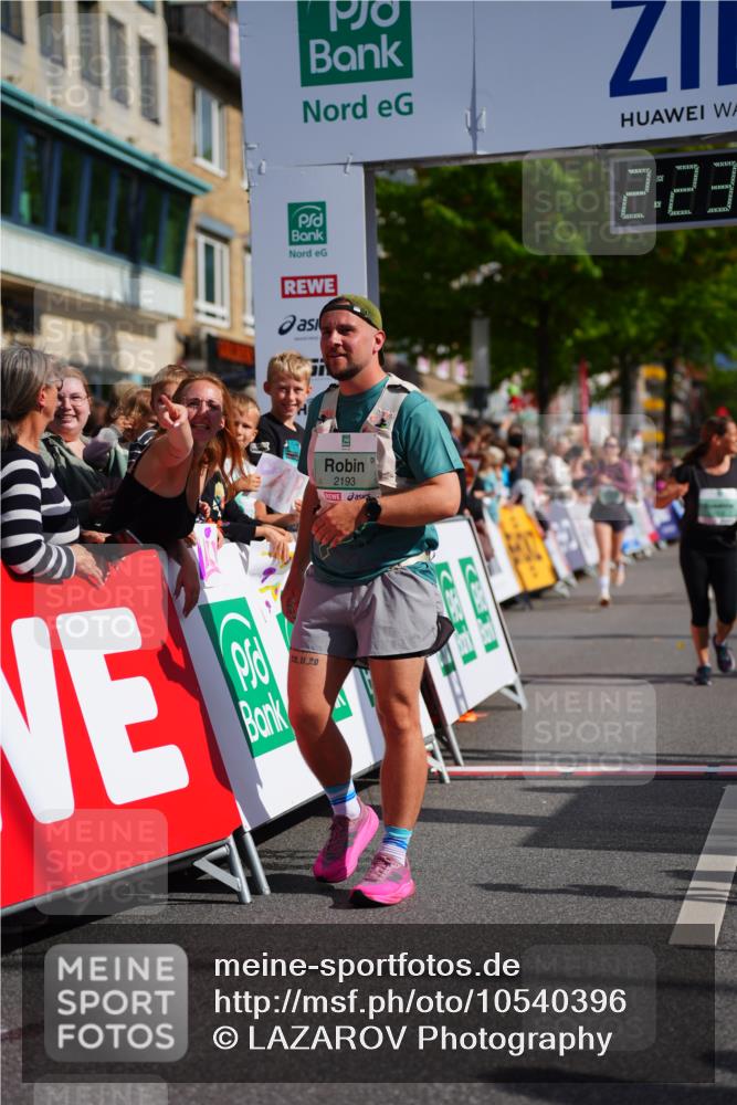 20.09.2026 - PSD Bank Halbmarathon LAZAROV Photography http://msf.ph/oto/10540396 20.09.2026 12:23:42 Ziel 1884, 1917, 1918, 2384, 2483, 2624, 3595, 3650, 3978, 4517 meine-sportfotos.de