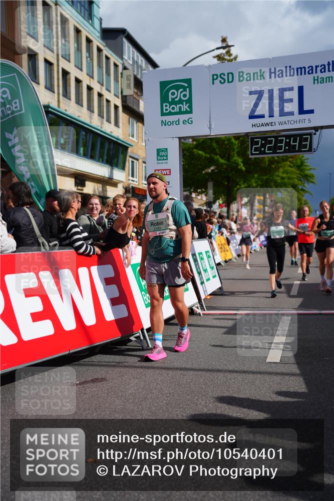 20.09.2026 - PSD Bank Halbmarathon LAZAROV Photography http://msf.ph/oto/10540401 20.09.2026 12:23:43 Ziel 1513, 1884, 1917, 1918, 2483, 2624, 3595, 3650, 3978, 4517 meine-sportfotos.de