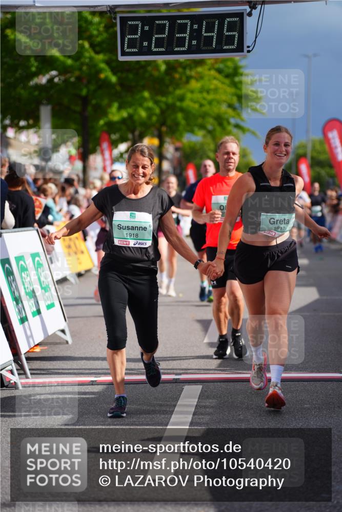 20.09.2026 - PSD Bank Halbmarathon LAZAROV Photography http://msf.ph/oto/10540420 20.09.2026 12:23:44 Ziel 1513, 1917, 1918, 2414, 2483, 2624, 3595, 3978, 4517 meine-sportfotos.de