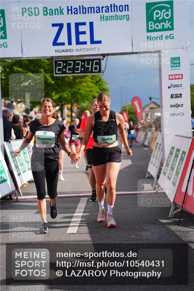 20.09.2026 - PSD Bank Halbmarathon LAZAROV Photography http://msf.ph/oto/10540431 20.09.2026 12:23:45 Ziel 1513, 1917, 1918, 2414, 2483, 3595, 4517 meine-sportfotos.de
