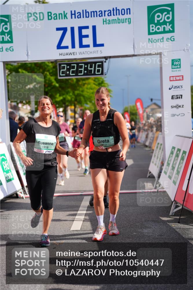 20.09.2026 - PSD Bank Halbmarathon LAZAROV Photography http://msf.ph/oto/10540447 20.09.2026 12:23:45 Ziel 1513, 1917, 1918, 2414, 2483, 3595, 4517 meine-sportfotos.de
