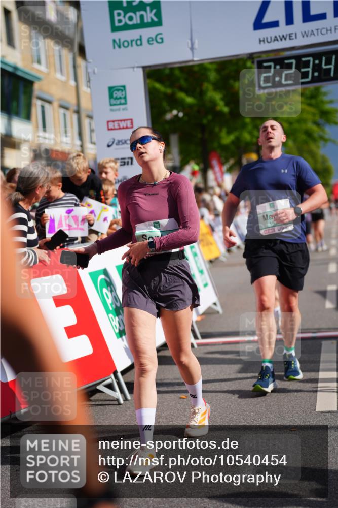 20.09.2026 - PSD Bank Halbmarathon LAZAROV Photography http://msf.ph/oto/10540454 20.09.2026 12:23:48 Ziel 1513, 1917, 1918, 2414, 2483, 3595 meine-sportfotos.de