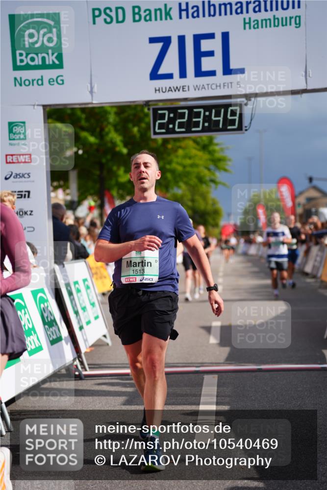 20.09.2026 - PSD Bank Halbmarathon LAZAROV Photography http://msf.ph/oto/10540469 20.09.2026 12:23:48 Ziel 1513, 1917, 1918, 2414, 2483, 3595 meine-sportfotos.de