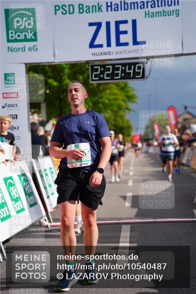 20.09.2026 - PSD Bank Halbmarathon LAZAROV Photography http://msf.ph/oto/10540487 20.09.2026 12:23:49 Ziel 1513, 1917, 1918, 1987, 2257, 2414, 2483, 2897, 3595 meine-sportfotos.de