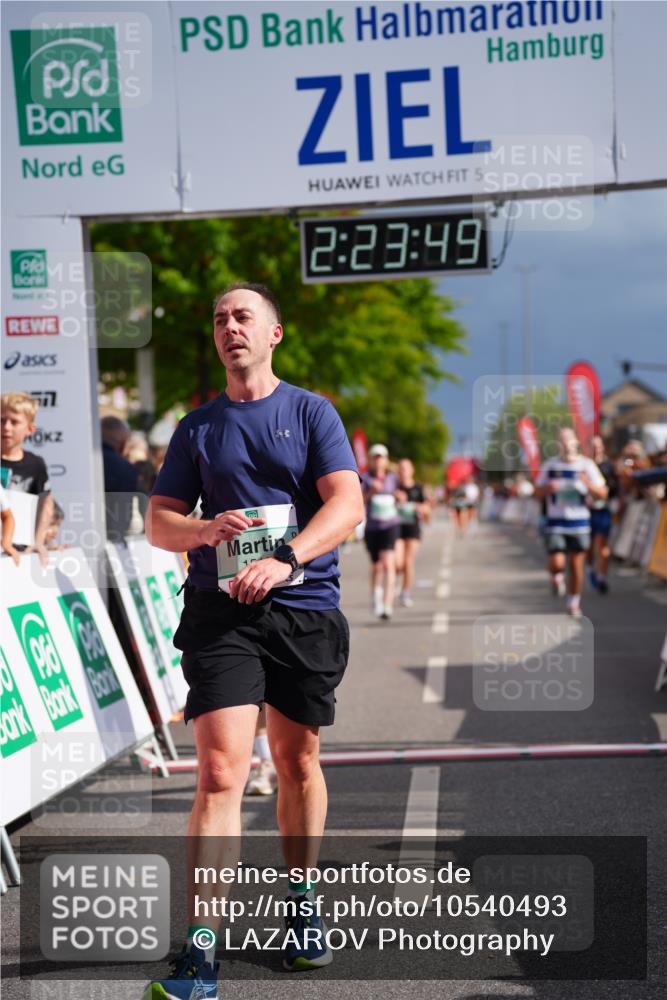 20.09.2026 - PSD Bank Halbmarathon LAZAROV Photography http://msf.ph/oto/10540493 20.09.2026 12:23:49 Ziel 1513, 1917, 1918, 1987, 2257, 2414, 2483, 2897, 3595 meine-sportfotos.de