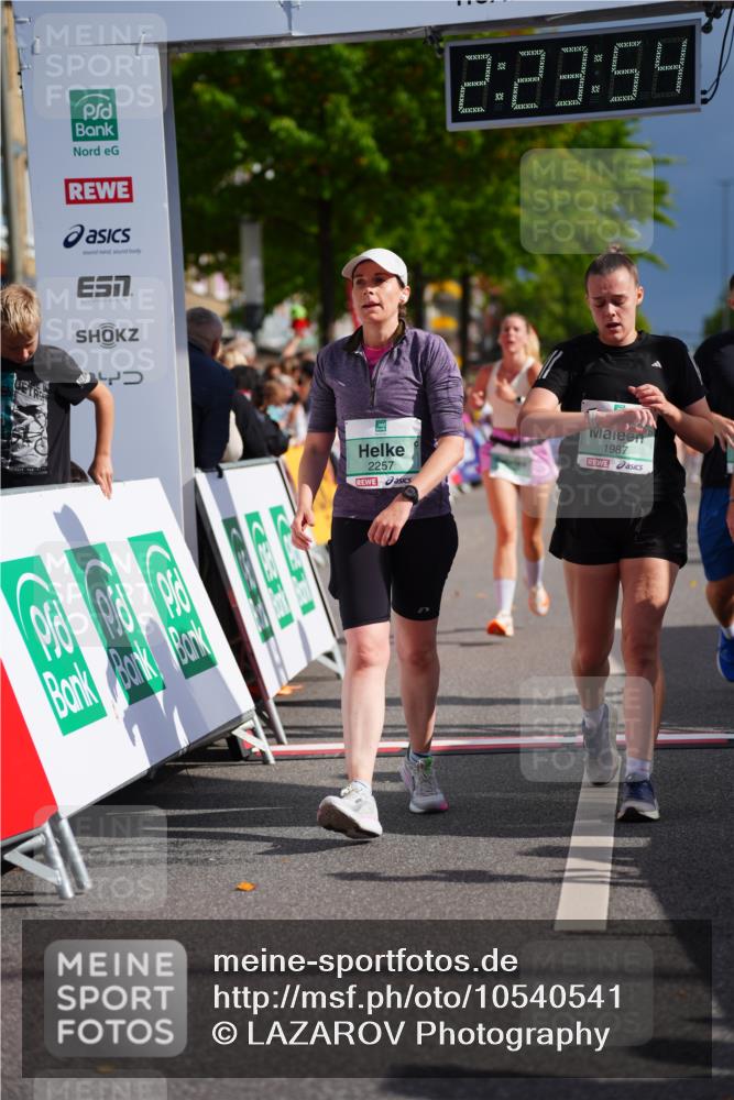 20.09.2026 - PSD Bank Halbmarathon LAZAROV Photography http://msf.ph/oto/10540541 20.09.2026 12:23:54 Ziel 1136, 1513, 1987, 2150, 2257, 2414, 2483, 2897 meine-sportfotos.de
