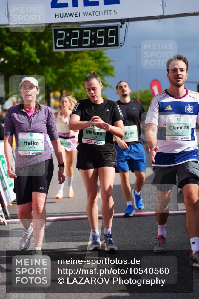 20.09.2026 - PSD Bank Halbmarathon LAZAROV Photography http://msf.ph/oto/10540560 20.09.2026 12:23:55 Ziel 1136, 1513, 1987, 2150, 2257, 2414, 2897 meine-sportfotos.de