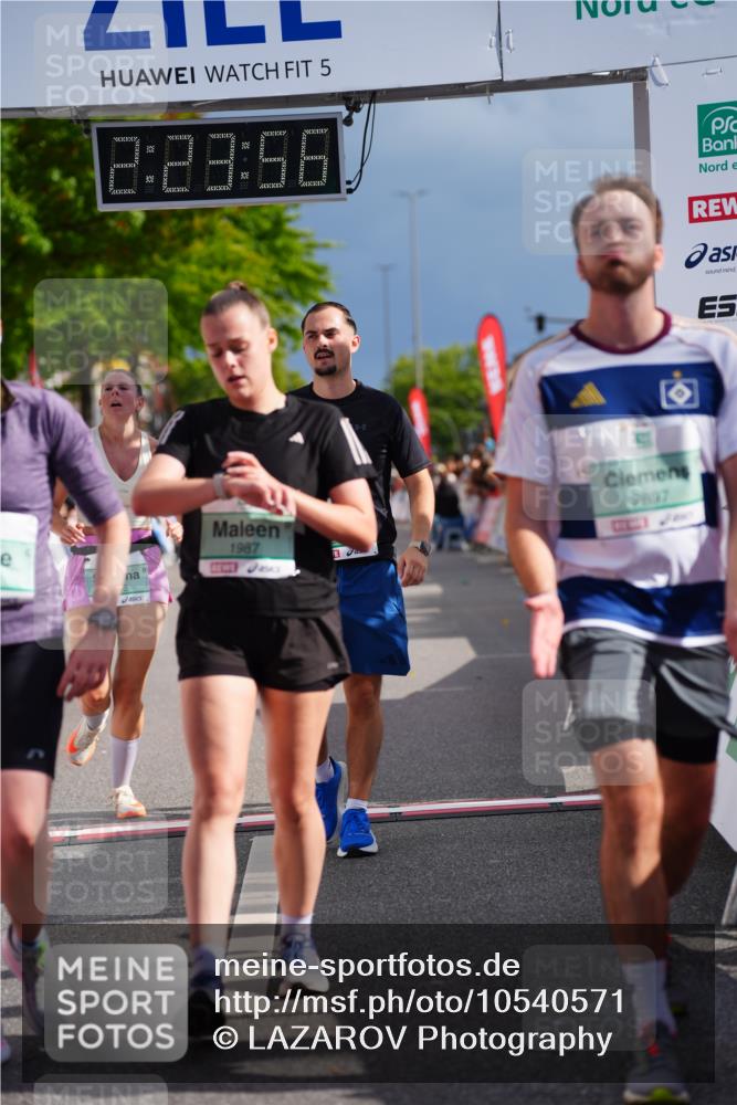 20.09.2026 - PSD Bank Halbmarathon LAZAROV Photography http://msf.ph/oto/10540571 20.09.2026 12:23:55 Ziel 1136, 1513, 1987, 2150, 2257, 2414, 2897 meine-sportfotos.de