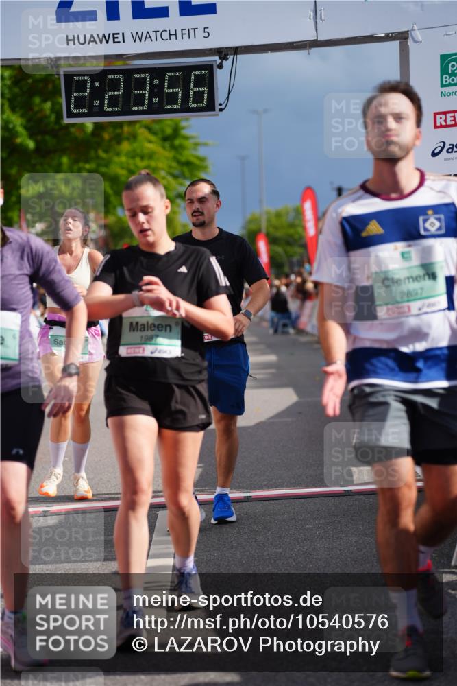 20.09.2026 - PSD Bank Halbmarathon LAZAROV Photography http://msf.ph/oto/10540576 20.09.2026 12:23:55 Ziel 1136, 1513, 1987, 2150, 2257, 2414, 2897 meine-sportfotos.de