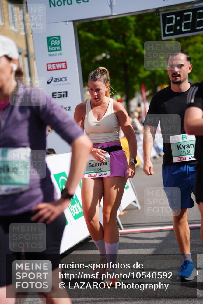 20.09.2026 - PSD Bank Halbmarathon LAZAROV Photography http://msf.ph/oto/10540592 20.09.2026 12:23:57 Ziel 1136, 1987, 2150, 2257, 2897 meine-sportfotos.de