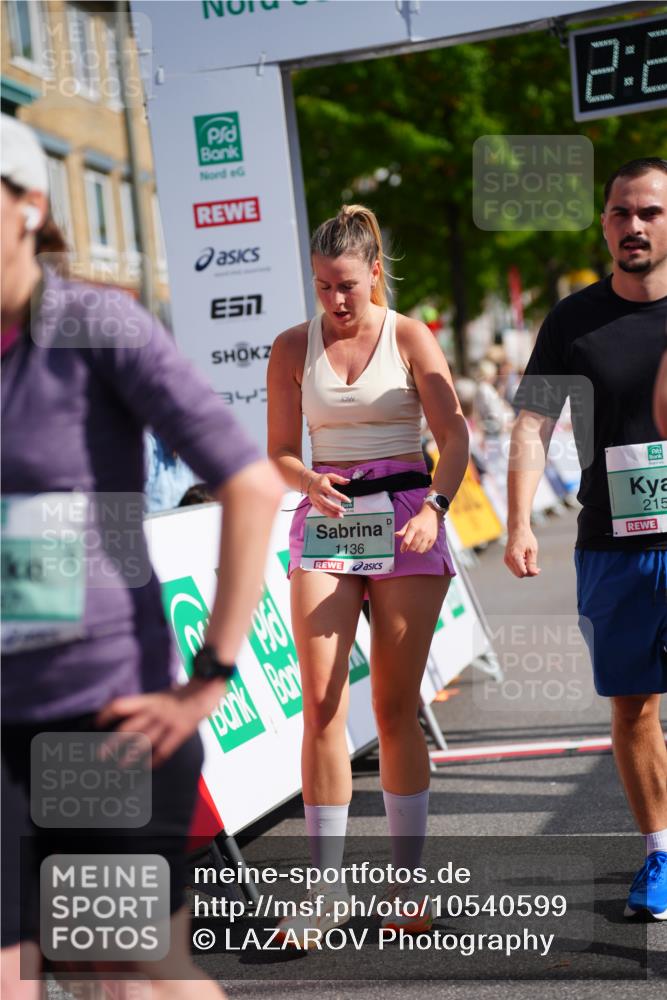 20.09.2026 - PSD Bank Halbmarathon LAZAROV Photography http://msf.ph/oto/10540599 20.09.2026 12:23:57 Ziel 1136, 1987, 2150, 2257, 2897 meine-sportfotos.de