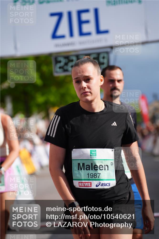 20.09.2026 - PSD Bank Halbmarathon LAZAROV Photography http://msf.ph/oto/10540621 20.09.2026 12:23:58 Ziel 1136, 1987, 2150, 2257, 2897, 3534 meine-sportfotos.de