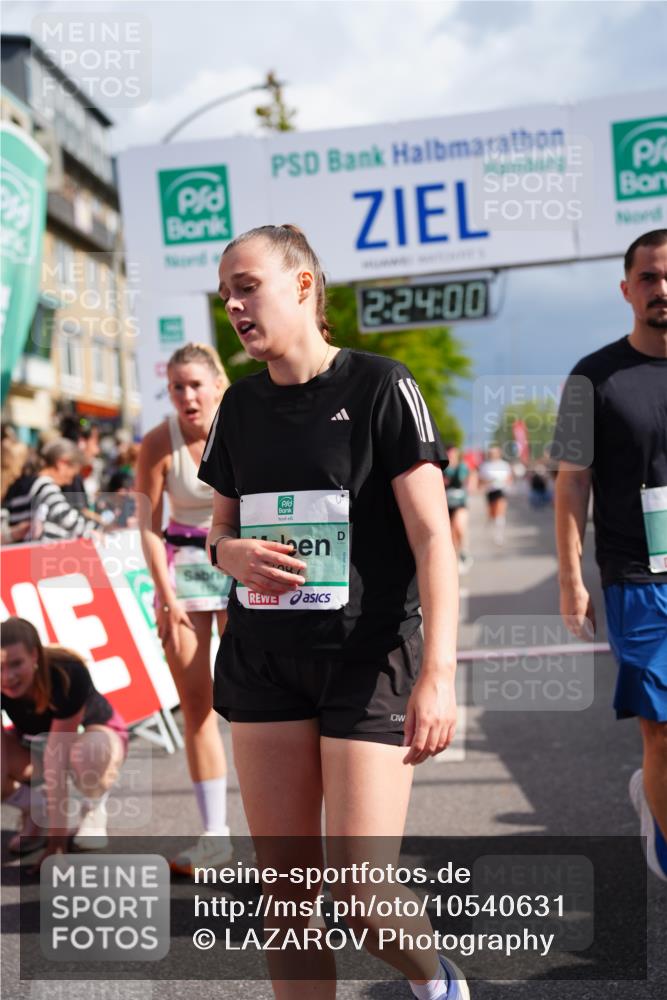 20.09.2026 - PSD Bank Halbmarathon LAZAROV Photography http://msf.ph/oto/10540631 20.09.2026 12:23:59 Ziel 1136, 1913, 1987, 2150, 2257, 2897, 3534, 3830 meine-sportfotos.de