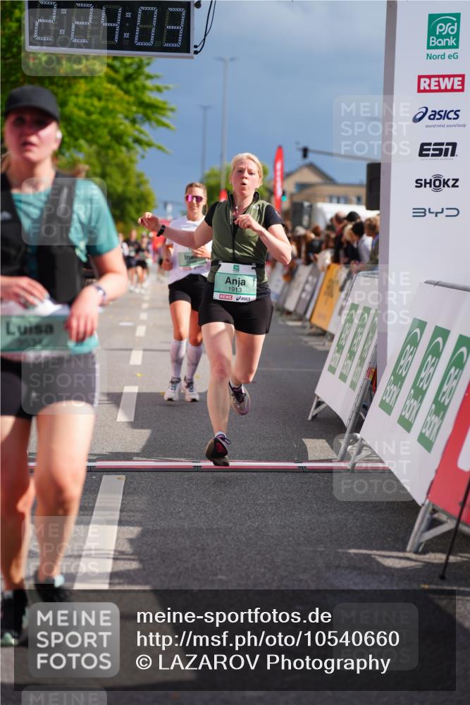 20.09.2026 - PSD Bank Halbmarathon LAZAROV Photography http://msf.ph/oto/10540660 20.09.2026 12:24:03 Ziel 1136, 1811, 1913, 2150, 2889, 3534, 3830 meine-sportfotos.de