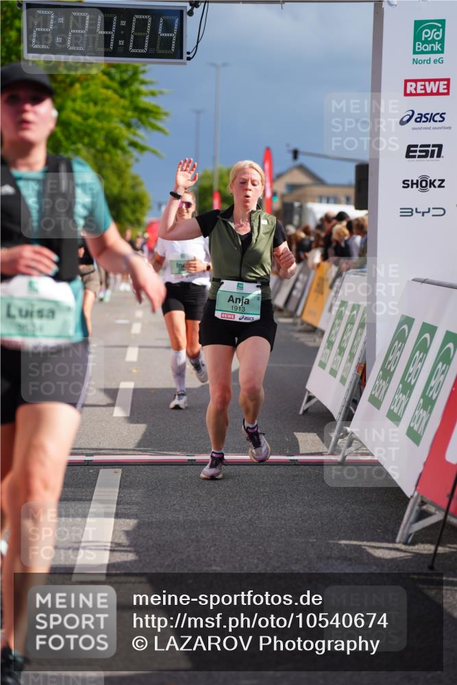 20.09.2026 - PSD Bank Halbmarathon LAZAROV Photography http://msf.ph/oto/10540674 20.09.2026 12:24:03 Ziel 1136, 1811, 1913, 2150, 2889, 3534, 3830 meine-sportfotos.de