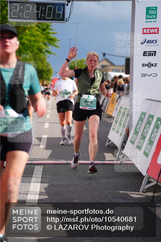 20.09.2026 - PSD Bank Halbmarathon LAZAROV Photography http://msf.ph/oto/10540681 20.09.2026 12:24:03 Ziel 1136, 1811, 1913, 2150, 2889, 3534, 3830 meine-sportfotos.de