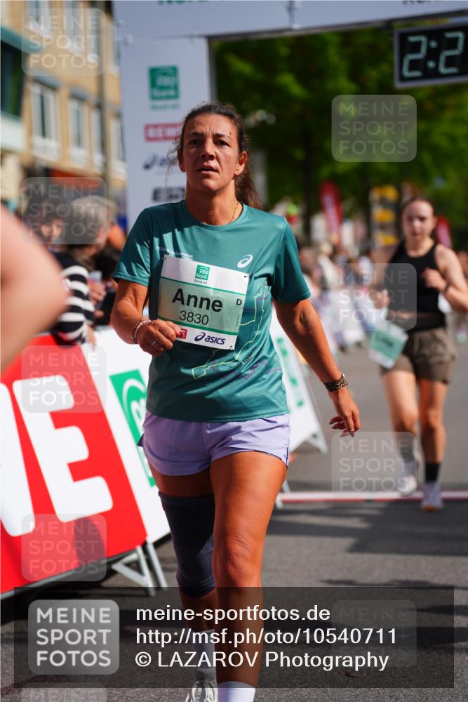 20.09.2026 - PSD Bank Halbmarathon LAZAROV Photography http://msf.ph/oto/10540711 20.09.2026 12:24:05 Ziel 1811, 1913, 2889, 3534, 3830 meine-sportfotos.de