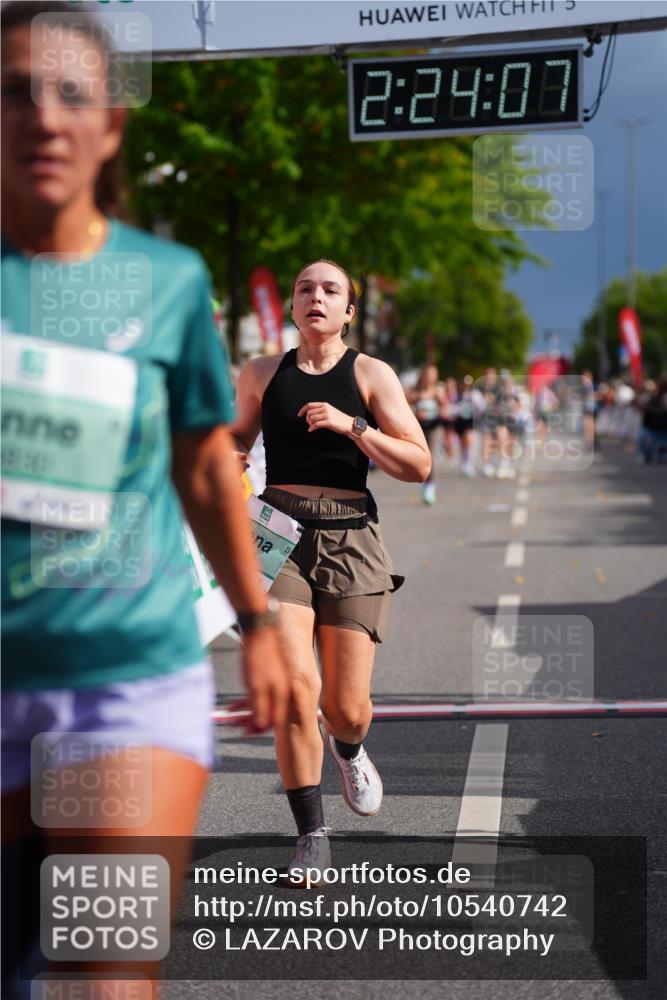 20.09.2026 - PSD Bank Halbmarathon LAZAROV Photography http://msf.ph/oto/10540742 20.09.2026 12:24:06 Ziel 1811, 1913, 2889, 3534, 3830 meine-sportfotos.de