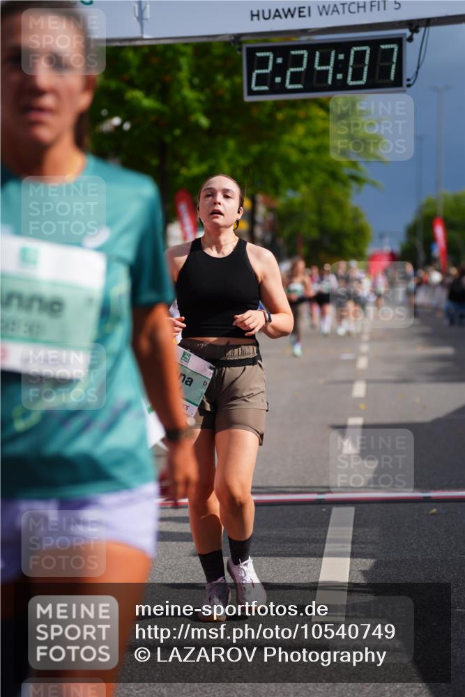 20.09.2026 - PSD Bank Halbmarathon LAZAROV Photography http://msf.ph/oto/10540749 20.09.2026 12:24:06 Ziel 1811, 1913, 2889, 3534, 3830 meine-sportfotos.de