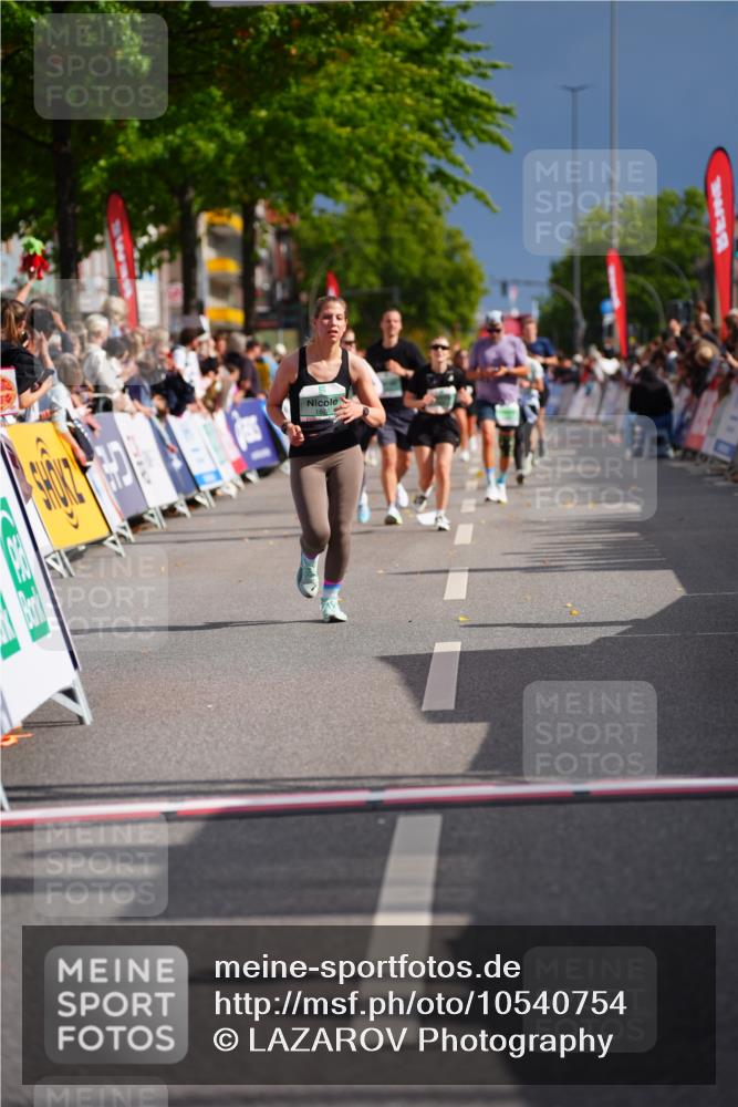 20.09.2026 - PSD Bank Halbmarathon LAZAROV Photography http://msf.ph/oto/10540754 20.09.2026 12:24:11 Ziel 1578, 1811, 1913, 2889, 3830 meine-sportfotos.de