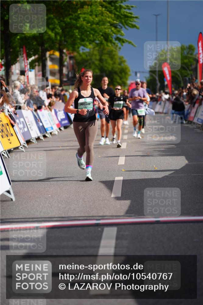 20.09.2026 - PSD Bank Halbmarathon LAZAROV Photography http://msf.ph/oto/10540767 20.09.2026 12:24:12 Ziel 1578, 1608, 1811, 2112, 2889 meine-sportfotos.de