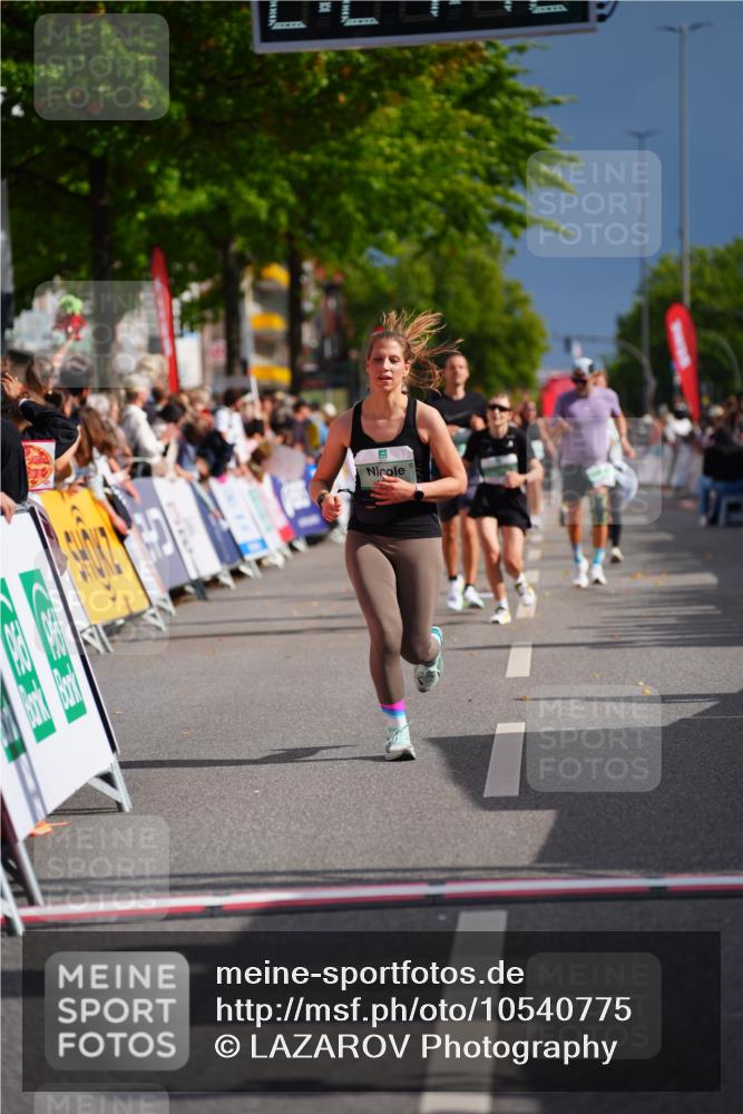 20.09.2026 - PSD Bank Halbmarathon LAZAROV Photography http://msf.ph/oto/10540775 20.09.2026 12:24:12 Ziel 1578, 1608, 1811, 2112, 2889 meine-sportfotos.de