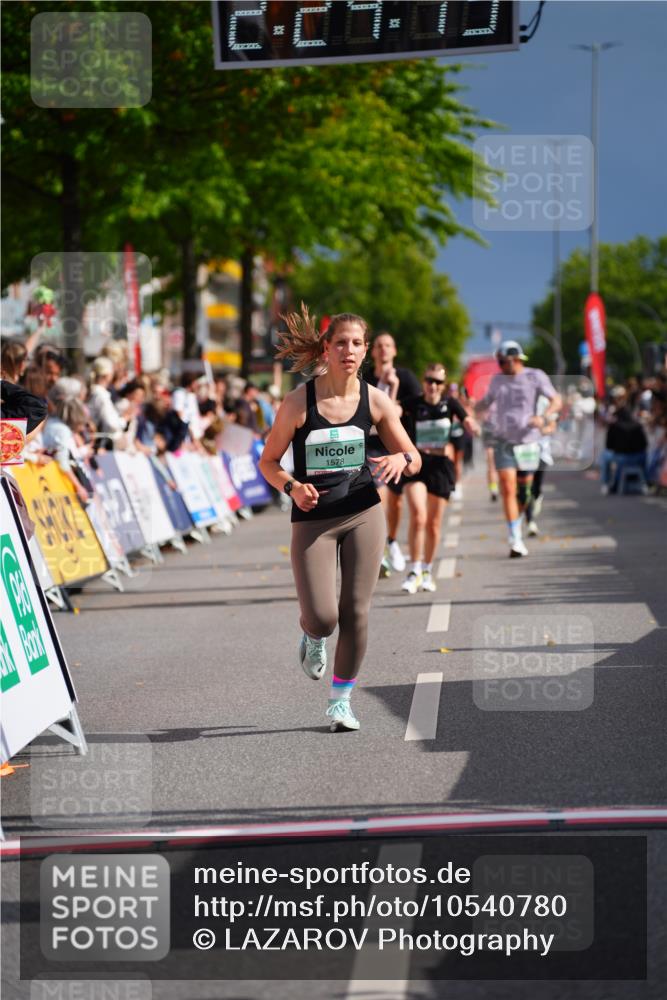 20.09.2026 - PSD Bank Halbmarathon LAZAROV Photography http://msf.ph/oto/10540780 20.09.2026 12:24:12 Ziel 1578, 1608, 1811, 2112, 2889 meine-sportfotos.de