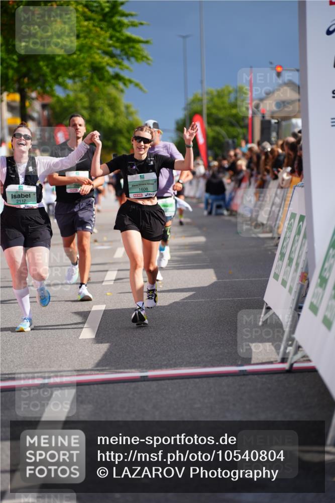 20.09.2026 - PSD Bank Halbmarathon LAZAROV Photography http://msf.ph/oto/10540804 20.09.2026 12:24:15 Ziel 1423, 1578, 1608, 2112, 2664, 2679, 4727 meine-sportfotos.de