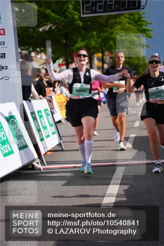 20.09.2026 - PSD Bank Halbmarathon LAZAROV Photography http://msf.ph/oto/10540841 20.09.2026 12:24:17 Ziel 1423, 1578, 1608, 1734, 2112, 2664, 2679, 4727 meine-sportfotos.de