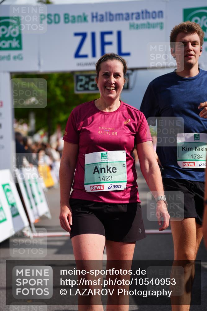 20.09.2026 - PSD Bank Halbmarathon LAZAROV Photography http://msf.ph/oto/10540953 20.09.2026 12:24:23 Ziel 1423, 1608, 1734, 1794, 2112, 2664, 2679, 2960, 4727 meine-sportfotos.de