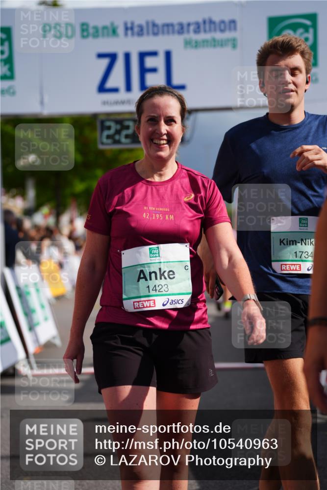 20.09.2026 - PSD Bank Halbmarathon LAZAROV Photography http://msf.ph/oto/10540963 20.09.2026 12:24:23 Ziel 1423, 1608, 1734, 1794, 2112, 2664, 2679, 2960, 4727 meine-sportfotos.de