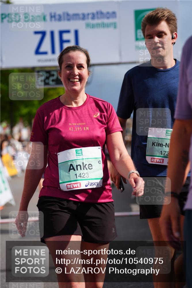 20.09.2026 - PSD Bank Halbmarathon LAZAROV Photography http://msf.ph/oto/10540975 20.09.2026 12:24:23 Ziel 1423, 1608, 1734, 1794, 2112, 2664, 2679, 2960, 4727 meine-sportfotos.de