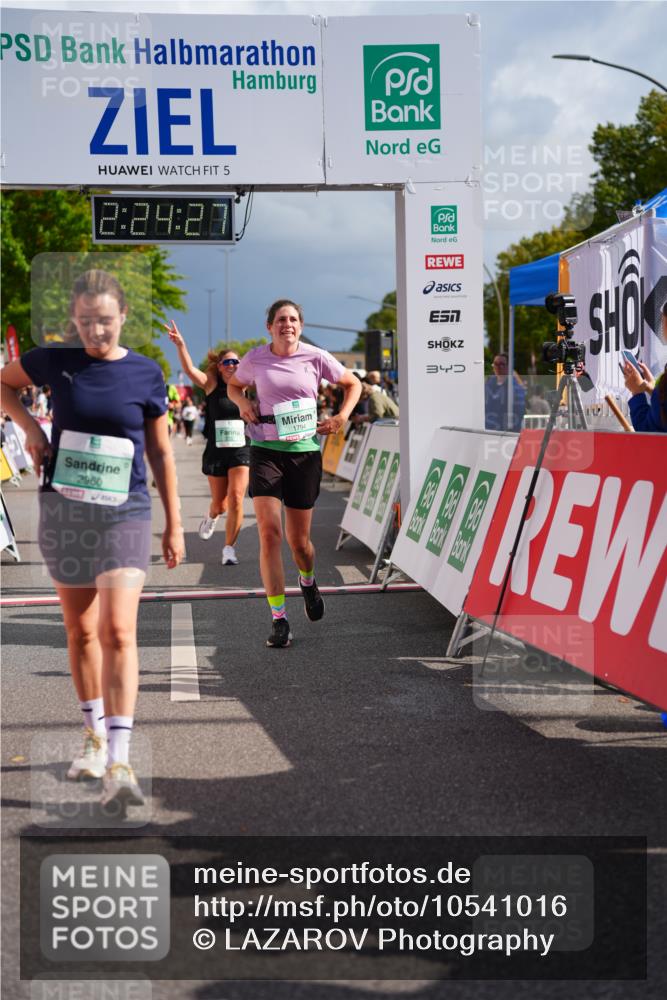 20.09.2026 - PSD Bank Halbmarathon LAZAROV Photography http://msf.ph/oto/10541016 20.09.2026 12:24:27 Ziel 1423, 1573, 1734, 1794, 2107, 2679, 2960, 3517 meine-sportfotos.de