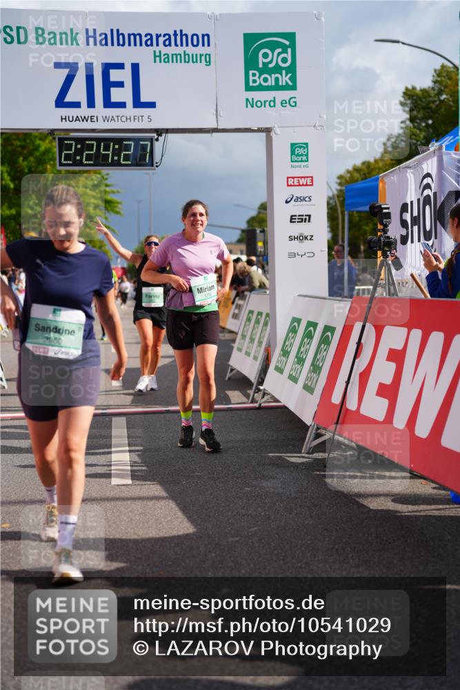 20.09.2026 - PSD Bank Halbmarathon LAZAROV Photography http://msf.ph/oto/10541029 20.09.2026 12:24:27 Ziel 1423, 1573, 1734, 1794, 2107, 2679, 2960, 3517 meine-sportfotos.de